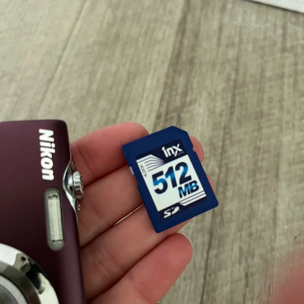 Nikon COOLPIX S3000 Digital Camera FOR PARTS/REPAIR - lens issue/blurry photos